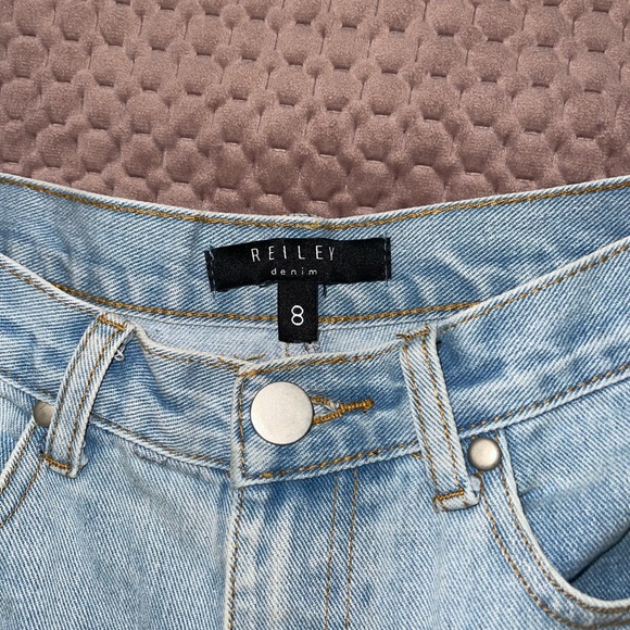 Light Wash Mom Style Jeans - Picture 3 of 3